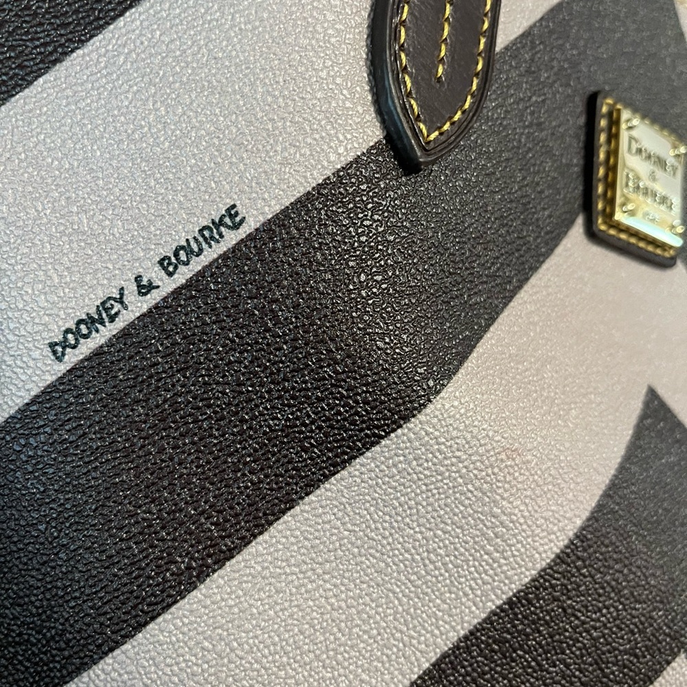 Dooney & Bourke, Chevron Bag,New condition - Picture 9 of 16